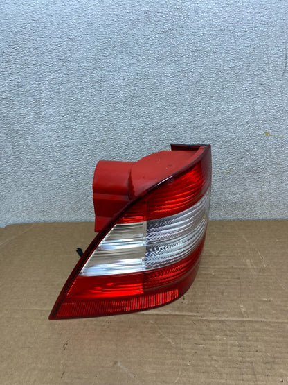 2002-2005 Mercedes ML350 ML-Class Left Driver Lh Side Tail Light OEM Z1338 DW2