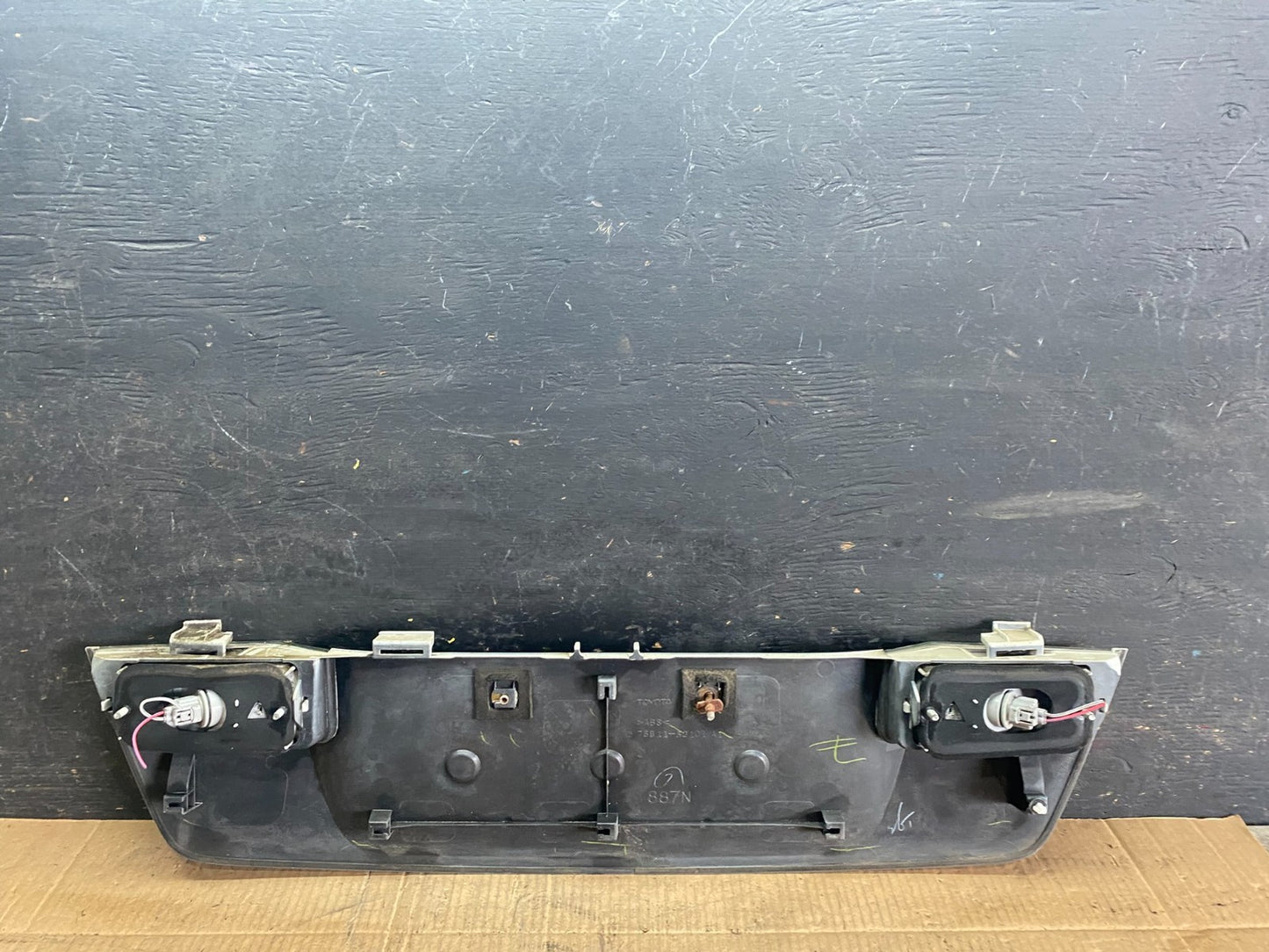 2003 - 2009 Lexus GX470 Rear License Plate Light Panel R7943 DG6