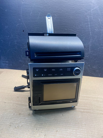 2006 to 2007 Infiniti G35 Radio Player Climate Control Panel Bezel AF38610