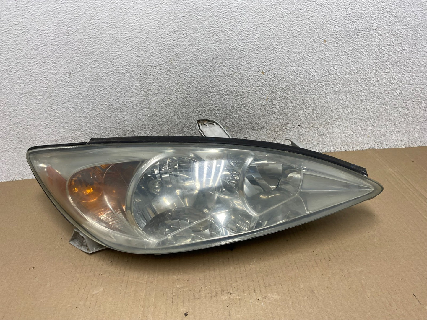 2002 to 2004 Toyota Camry Halogen Headlight Right Passenger Rh AF5779 DW0