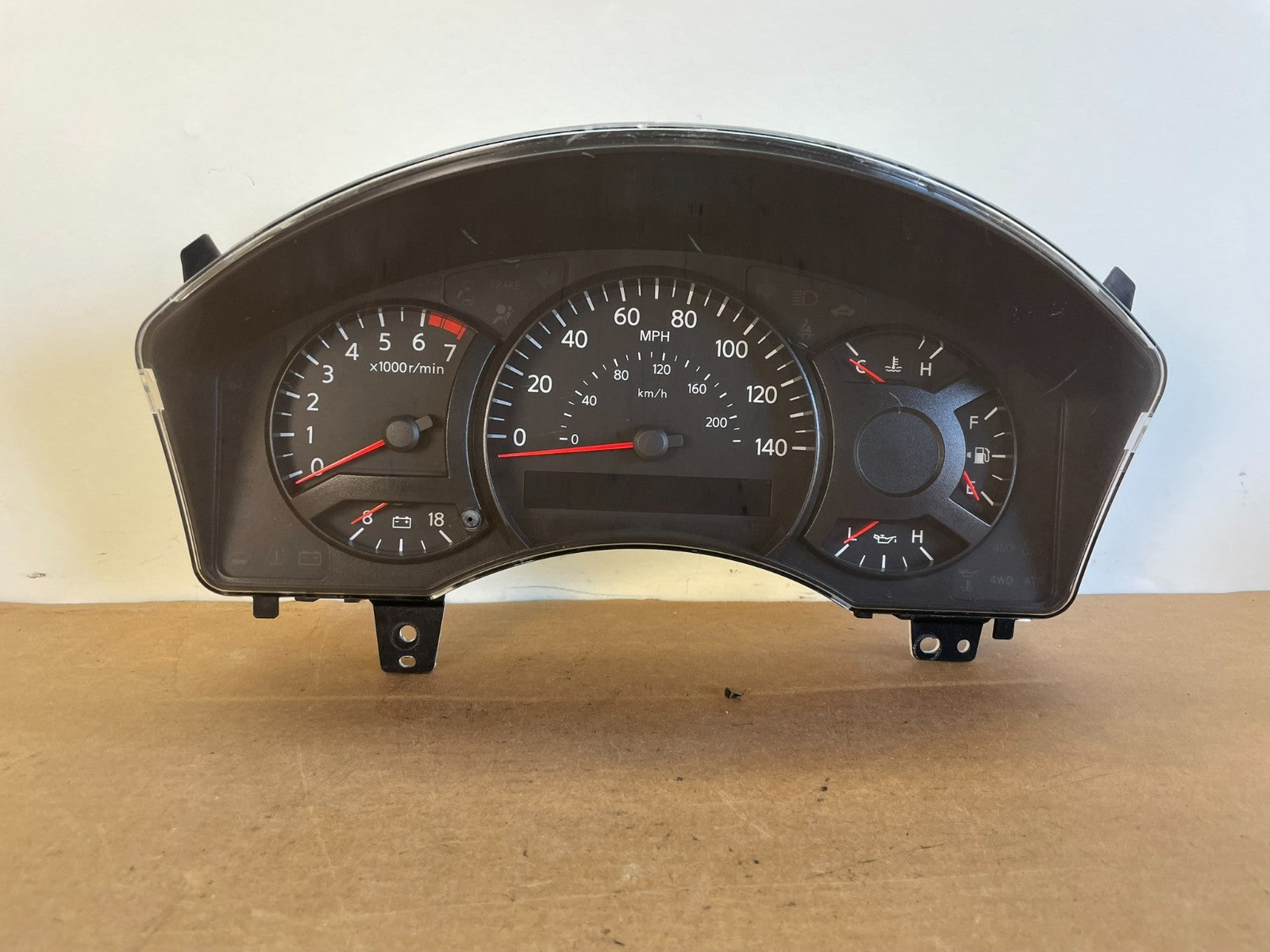 2004 2005 Nissan Armada Speedometer Cluster Gauge AG0705 DW0