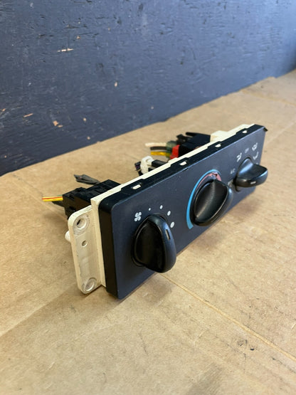 1999 to 2004 Ford F250 F350 Super Duty Heater A/C Climate Control ac5201 DG1