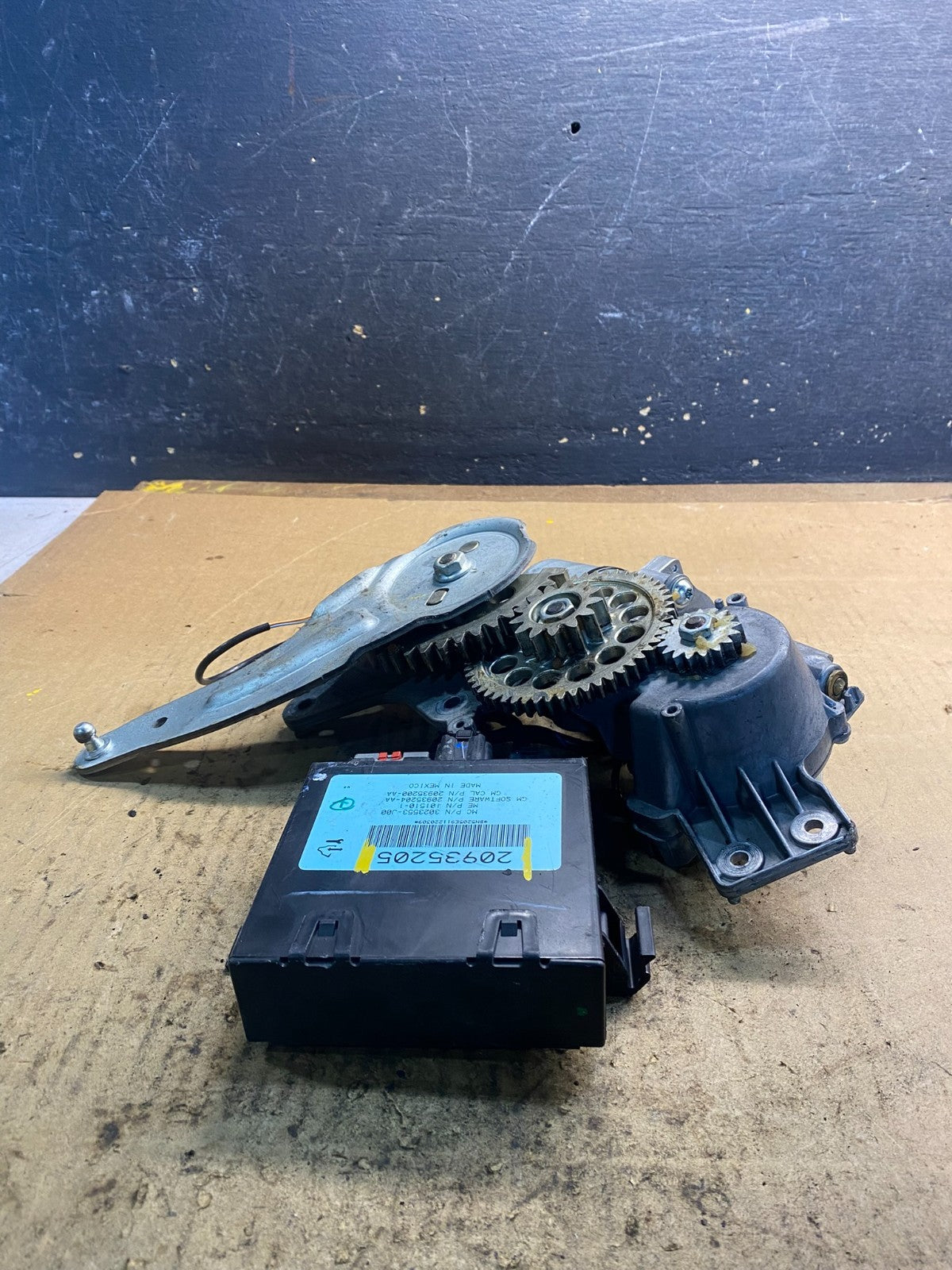 2009-2012 GMC Acadia Power Motor Liftgate Tailgate Control Module z2432 DG5