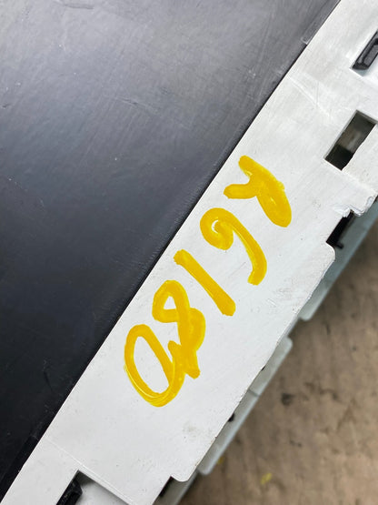 2008 - 2011 Mitsubishi Endeavor Speedometer Cluster Gauge 8100a982 R6180 DG8