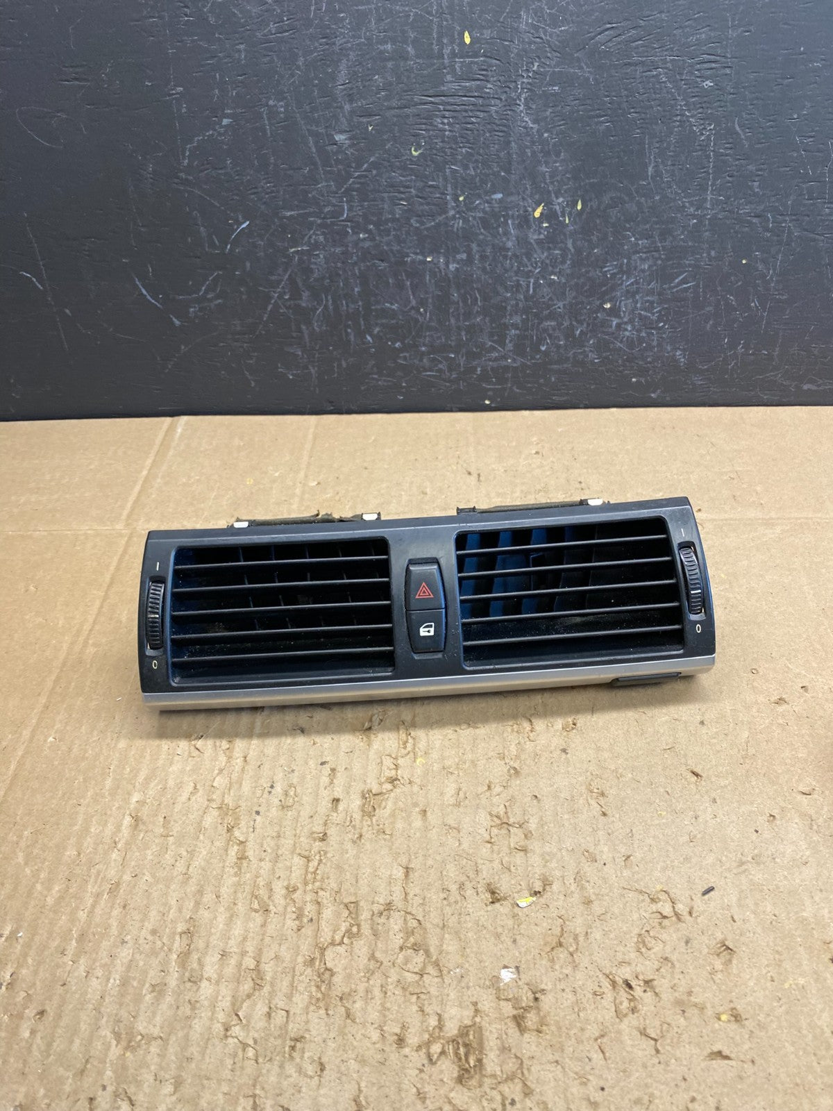 2007 to 2013 BMW X5 X6 Center Console Dash Air Vent OEM AC4773 DG0
