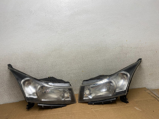 2011 to 2015 Chevrolet Cruze Halogen Left+Right Set Headlights Z1318 DW0
