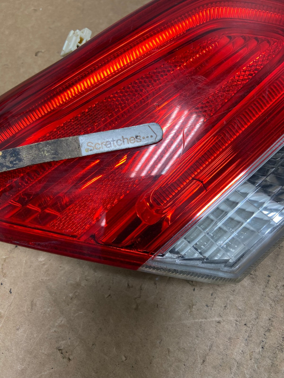 2011 to 2012 Toyota Avalon Left Driver Side Tail Light Inner AI3506 LK3