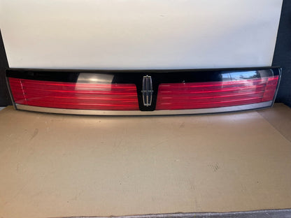 2007 to 2010 Lincoln MKX Center Tail Light Lamp Panel Trim ai4239 DG0