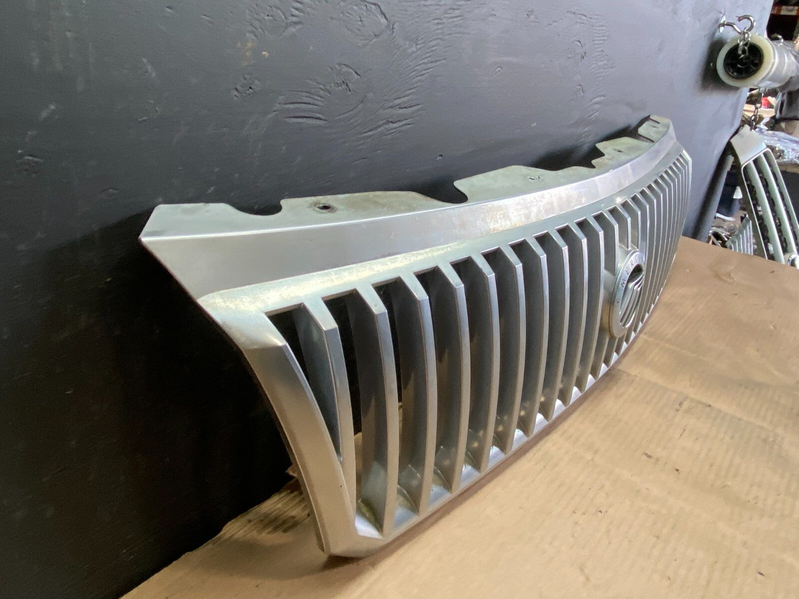 2002 to 2005 Mercury Mountaineer Front Upper Grill Grille Oem E3702 PS2