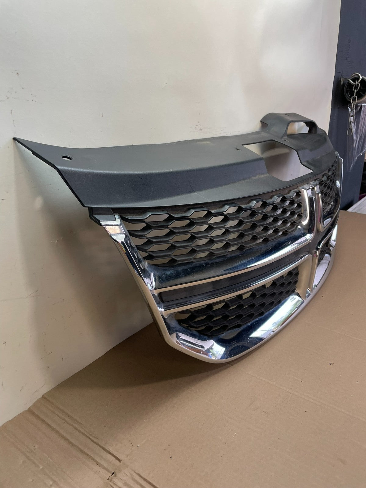 2011 to 2018 Dodge Journey Front Upper Chrome Grill Grille ah6443 DG1