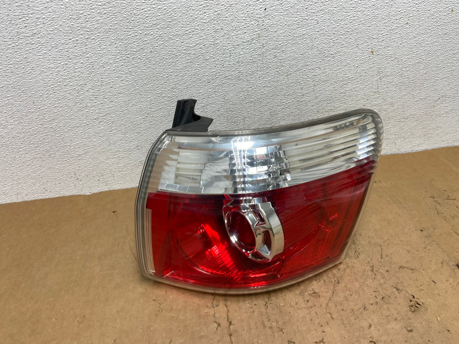 2007 to 2012 GMC Acadia Halogen Tail Light Right Passenger RH Side AD0614 LK0