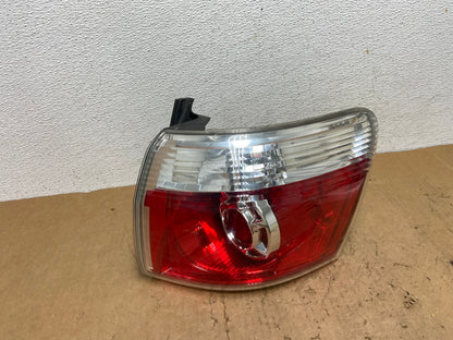 2007 to 2012 GMC Acadia Halogen Tail Light Right Passenger RH Side AD0614 LK0