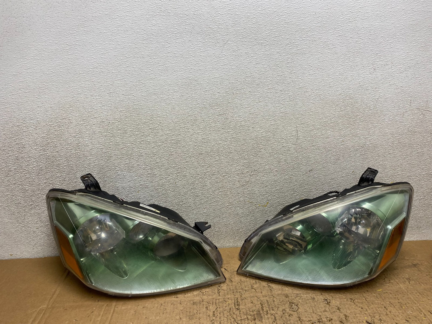 2005 to 2006 Nissan Altima Left+Right Set Halogen Headlights Oem V8697 DW0