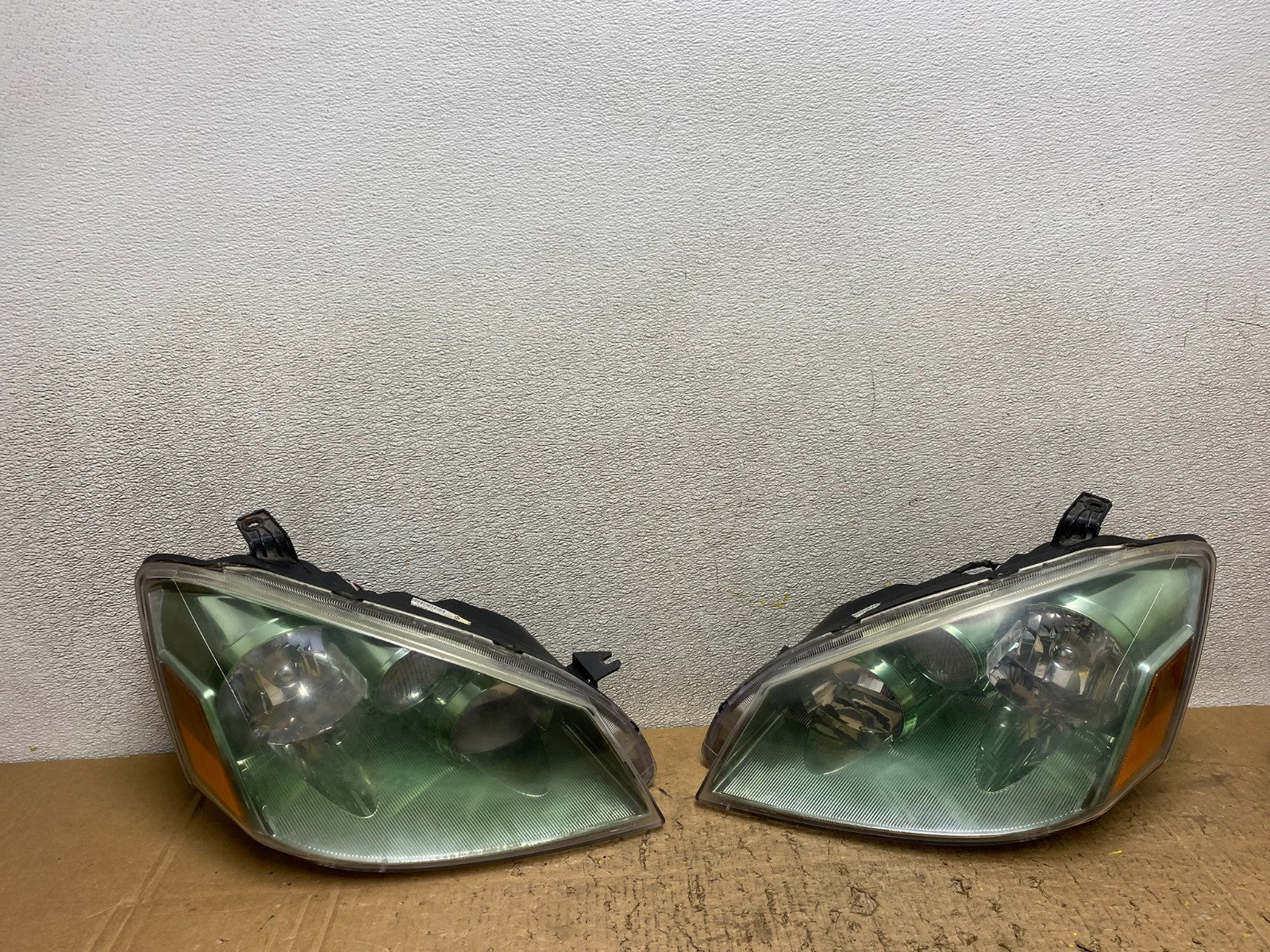 2005 to 2006 Nissan Altima Left+Right Set Halogen Headlights Oem V8697 DW0