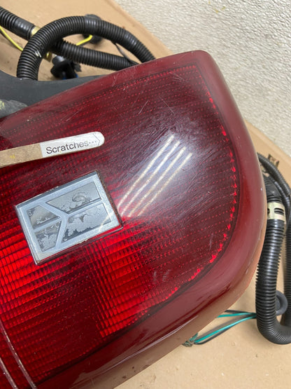 1988-1991 Oldsmobile Cutlass Right Passenger RH Side Tail Light AB0922 DG3