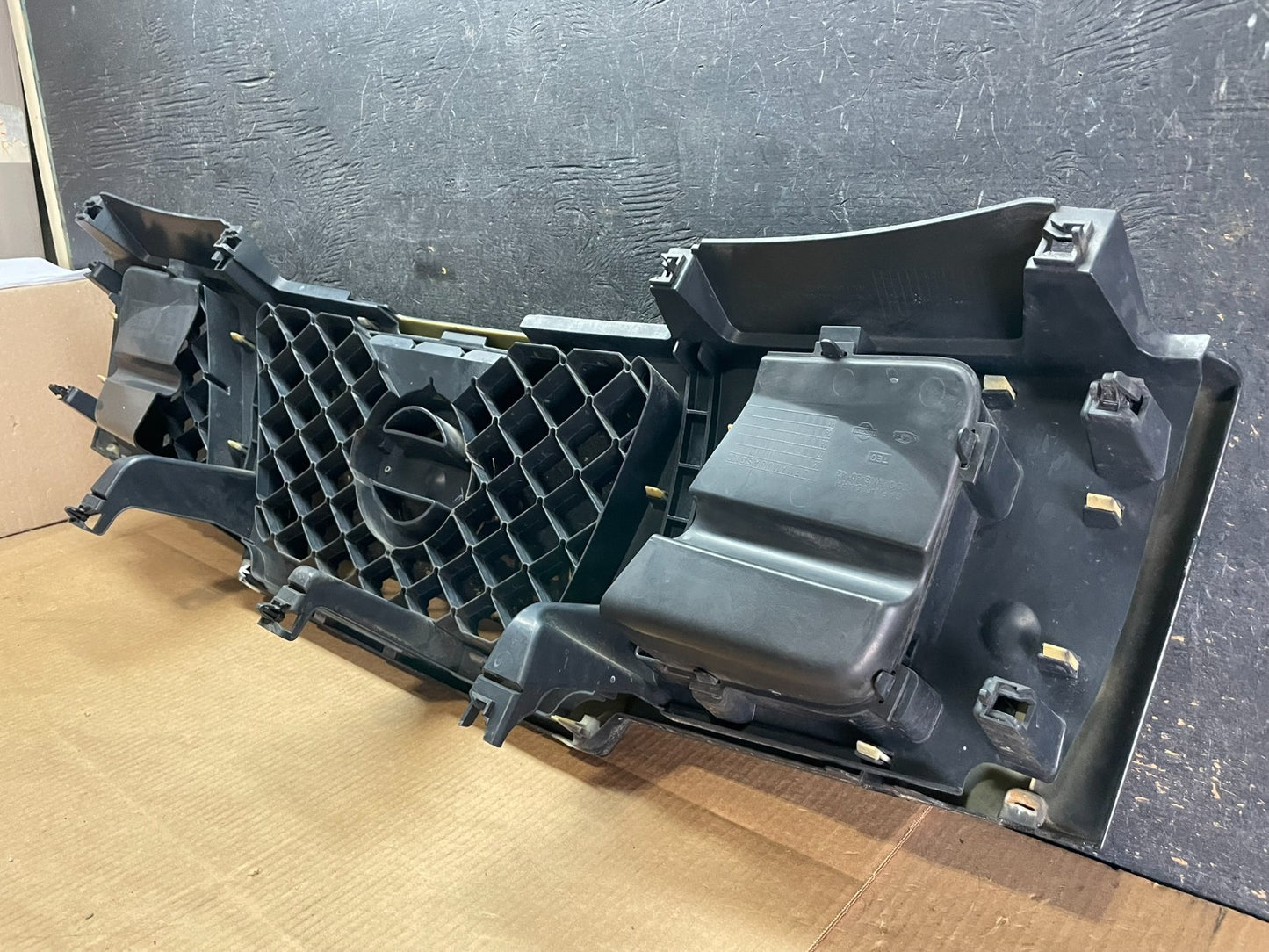 2008-2015 Nissan Armada Front Upper Grill Grille OEM AA9061 DG9