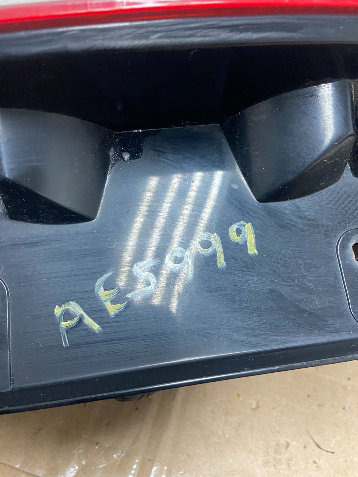 2002 2003 2004 Jeep Liberty Left Driver LH Side Tail Light AE5999 DW8