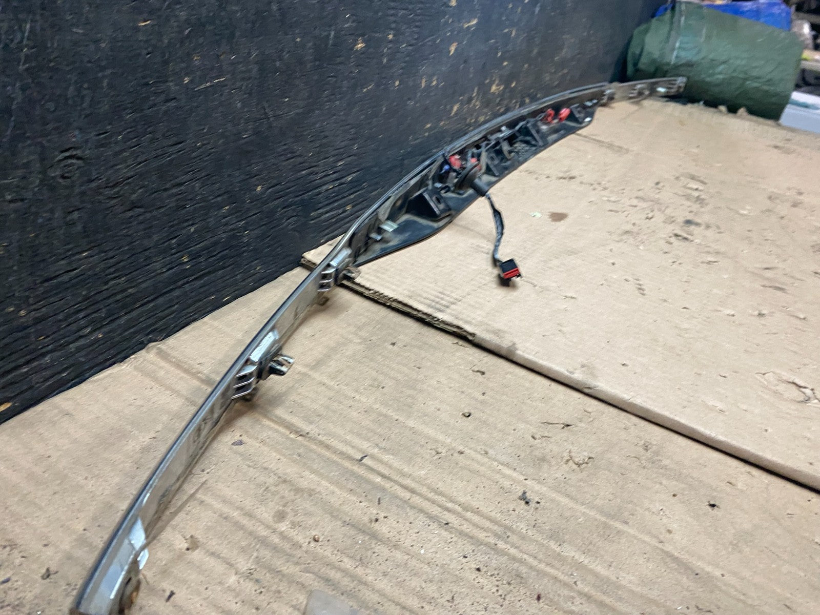2011 to 2014 Ford Explorer Rear Tailgate Gate Trim Molding W/O Camera w2623 DG6