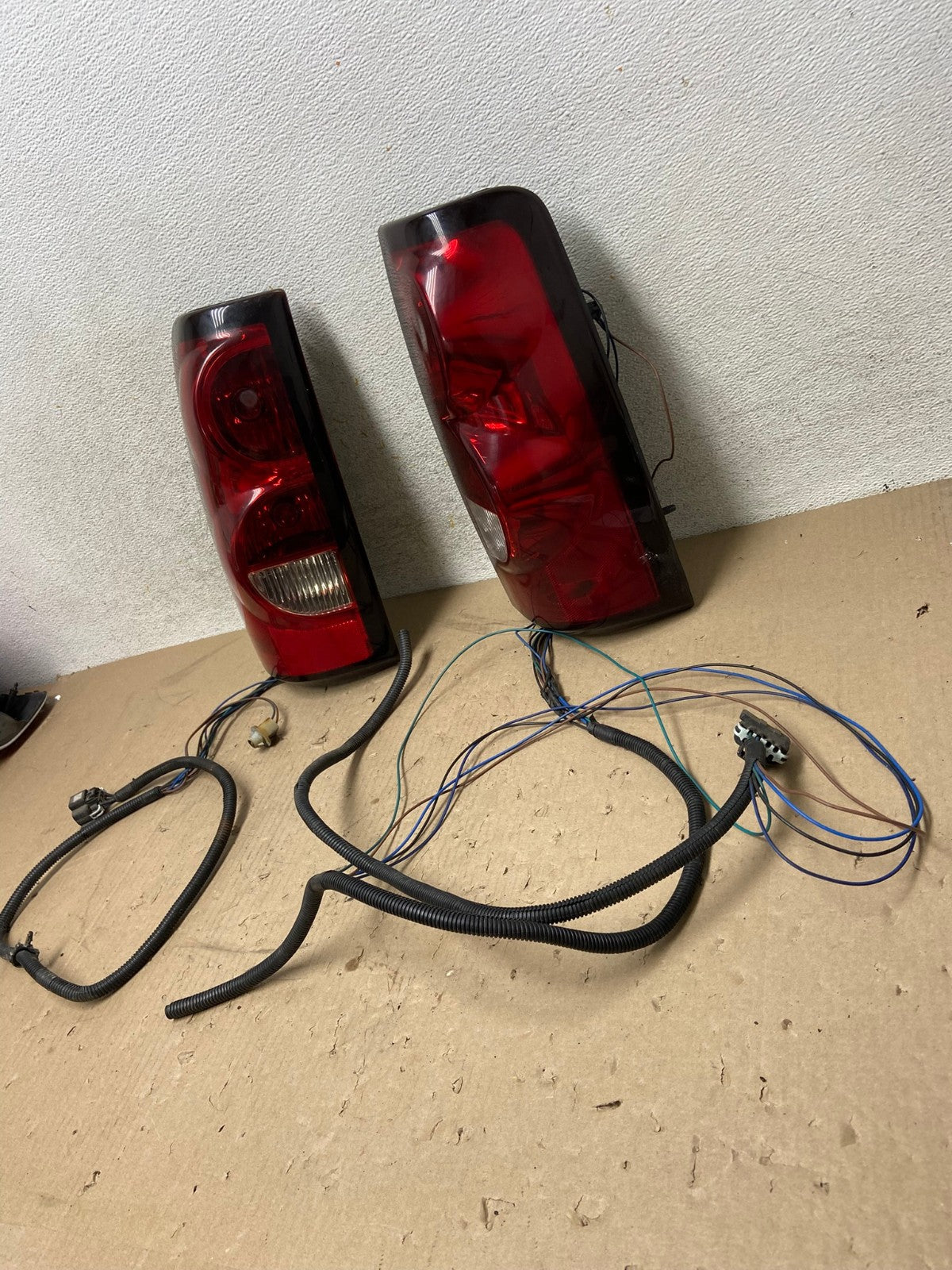 2003-2006 Chevrolet Silverado Left + Right Side Tail lights AH6848 LK1