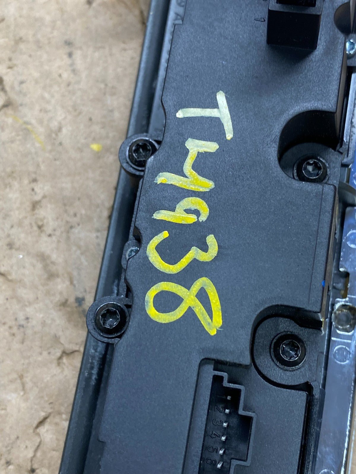 2005 - 2007 Mercedes C230 C240 Center Console Switch Control Unit T4938 DG7