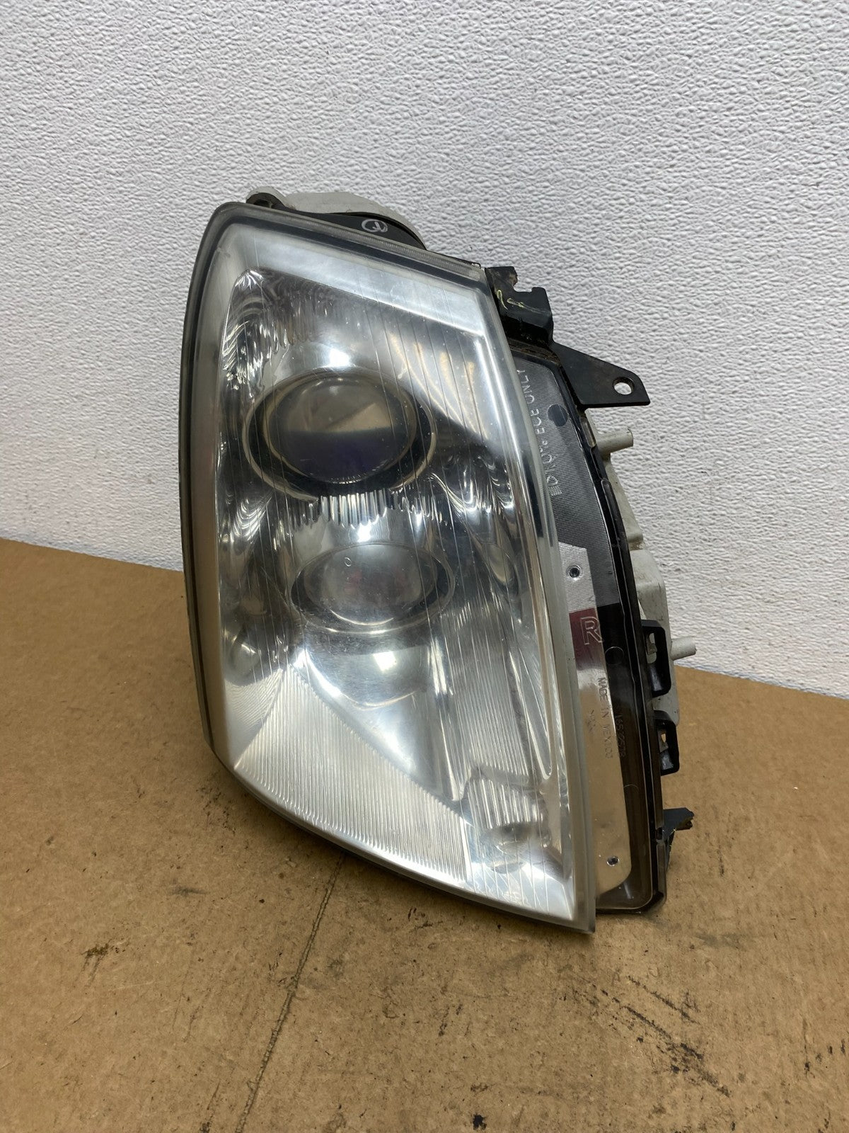 2005 - 2011 Cadillac STS Right Passenger RH Side Xenon Headlight OEM AC3583 DW0