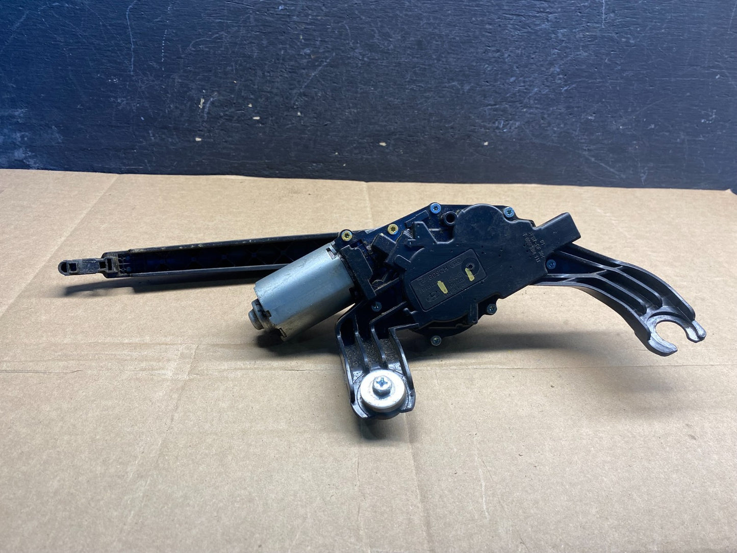 2013 - 2017 Hyundai Santa Fe Rear Glass Windshield Wiper Motor AE8229 DG5