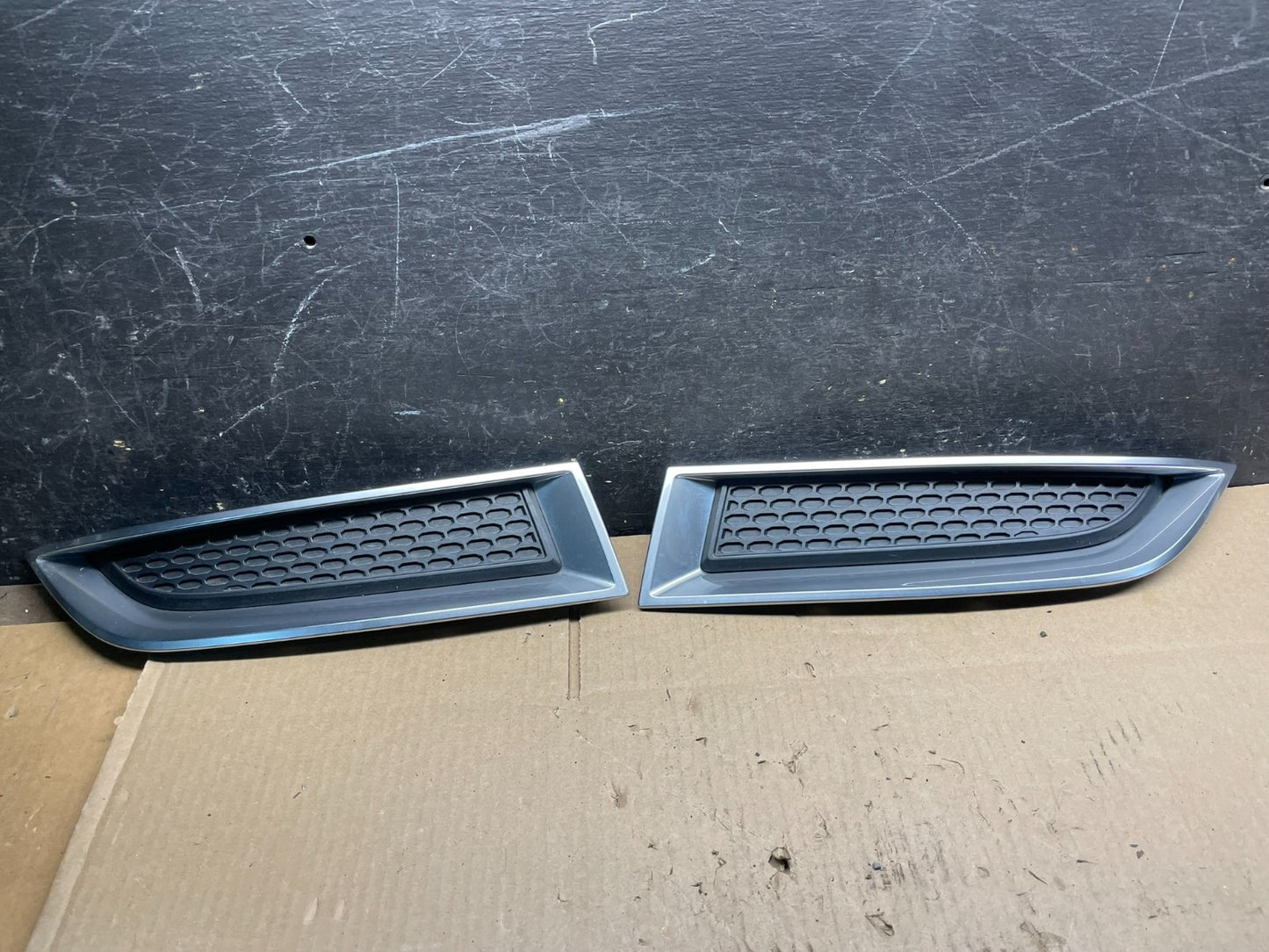2013 2014 2015 GMC Acadia Front Left+Right Set Grille Bezel Bumper Oem V8774 DG0