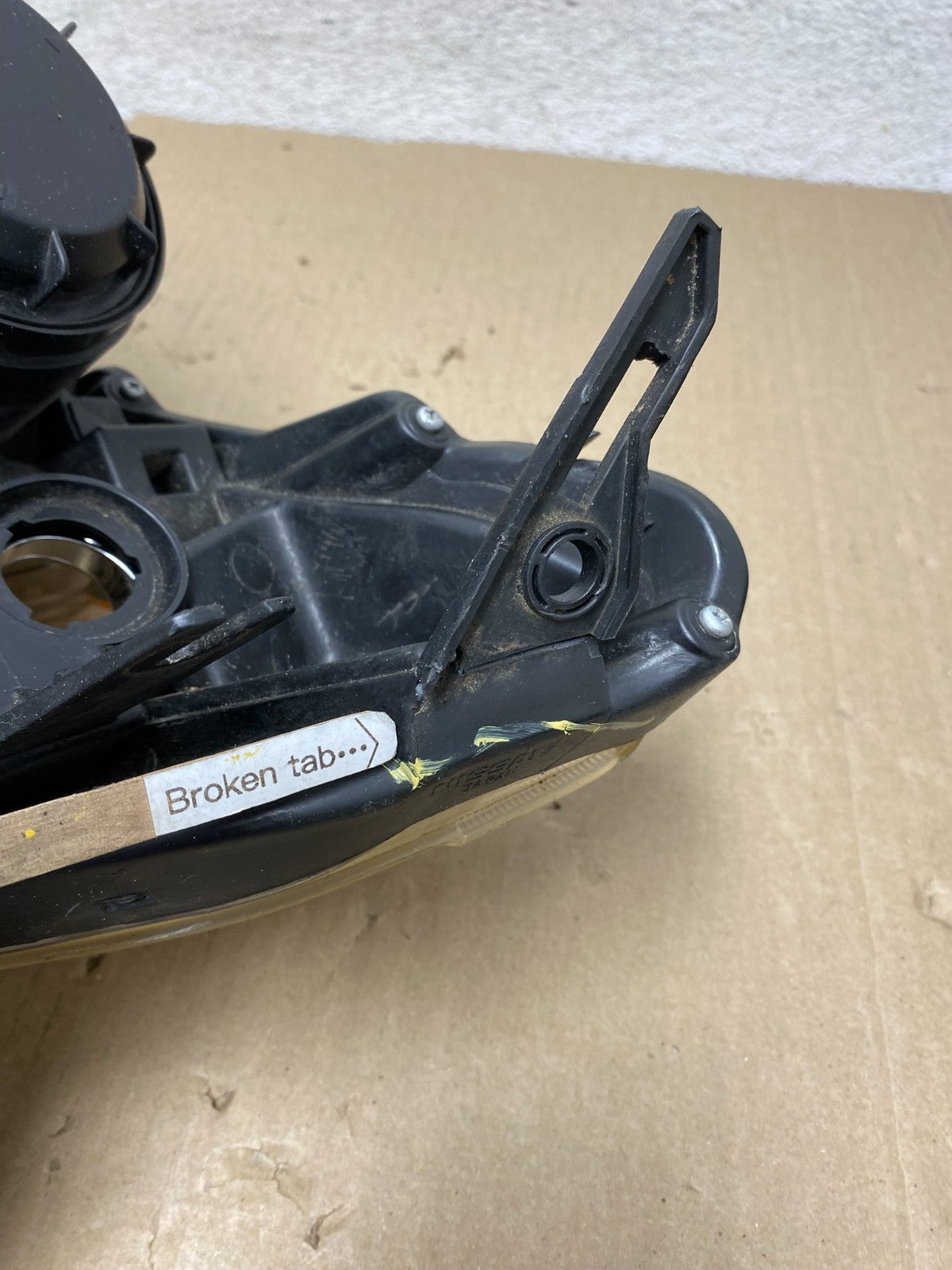 2008 to 2013 Nissan Rogue HID Xenon Headlight Left Driver Lh Side AG6910 DW6