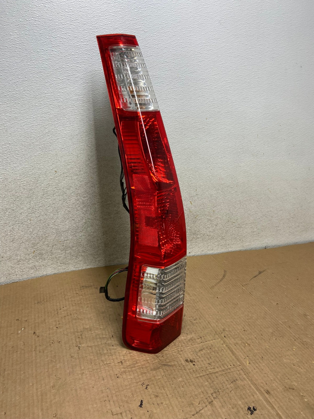2005 to 2006 Honda Cr-v Crv Left Driver LH Tail Light AI8040 LK2