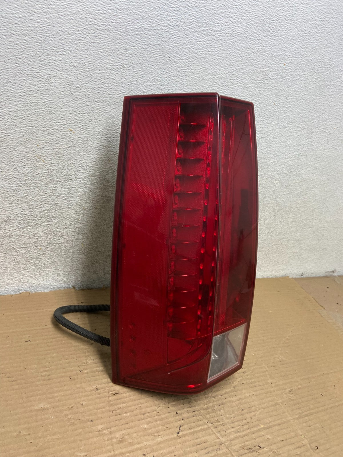 2007 to 2014 Cadillac Escalade Left Driver LH Side Tail Light AH2621 DW1