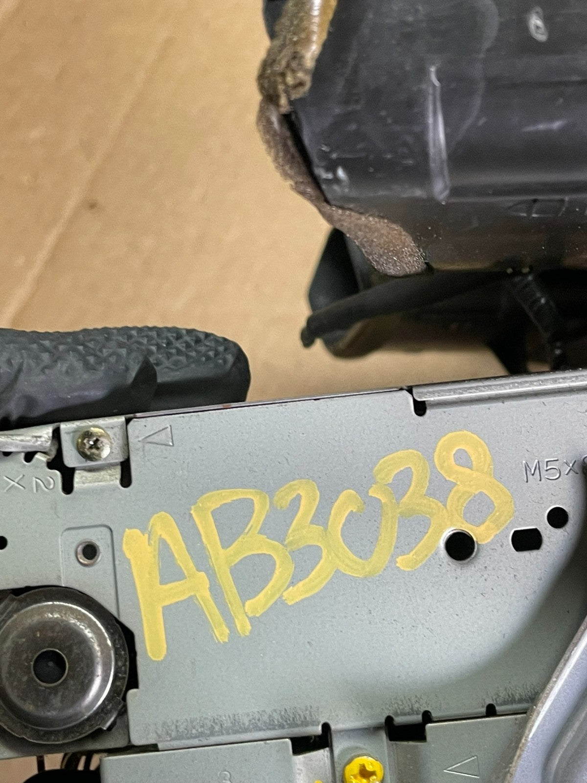 2004 to 2006 Lexus ES330 Es300 Radio Receiver Tape CD Air Vent AB3038 DG9