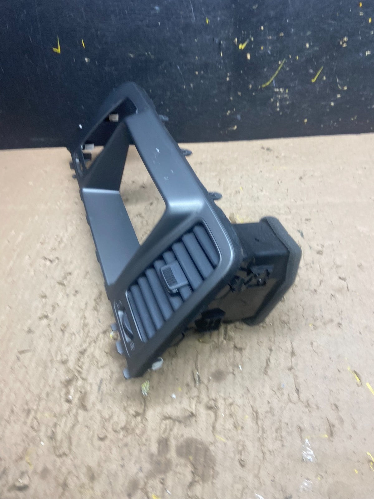 2009-2014 Nissan Murano Radio Center Console Display Bezel Air Vent T8999 DG2