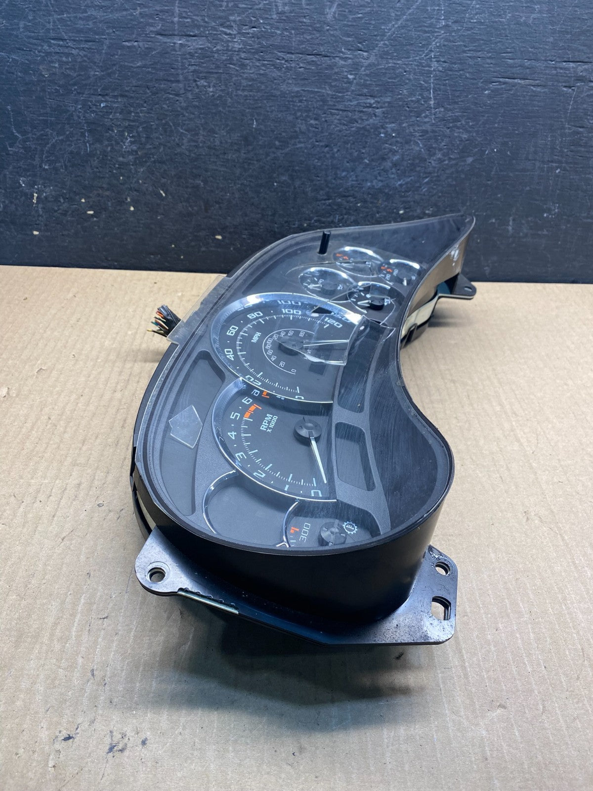 2003 to 2006 Cadillac Escalade Instrument Speedometer Cluster Gauge AG3947 DW1