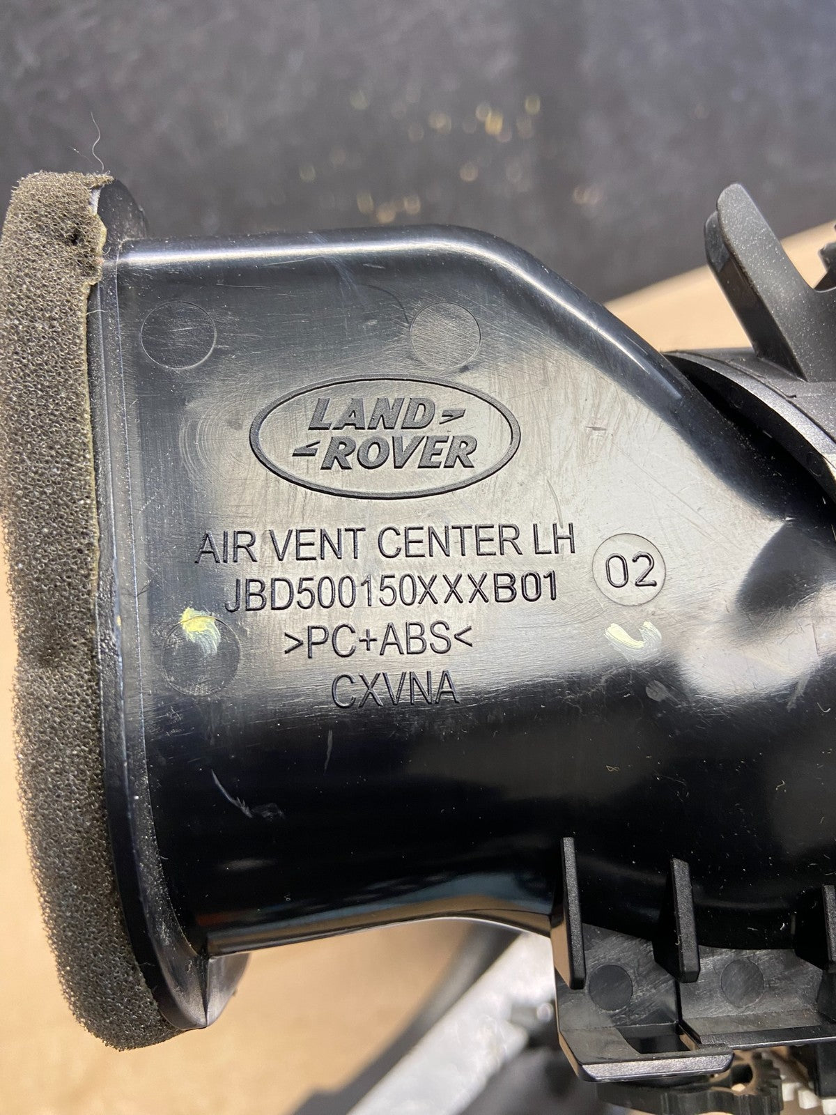 2005-2009 Land Rover LR3 Center Dashboard Air Vent AH3992 DG4