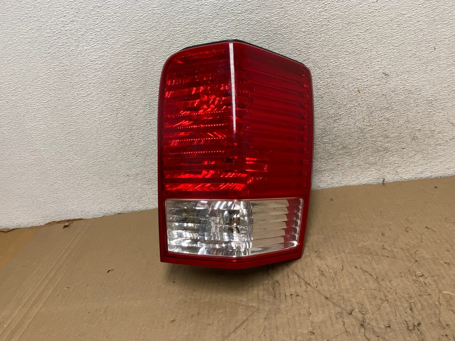 2007 2008 2009 Chrysler Aspen Tail Light Right Passenger Rh Side AG8083 LK0
