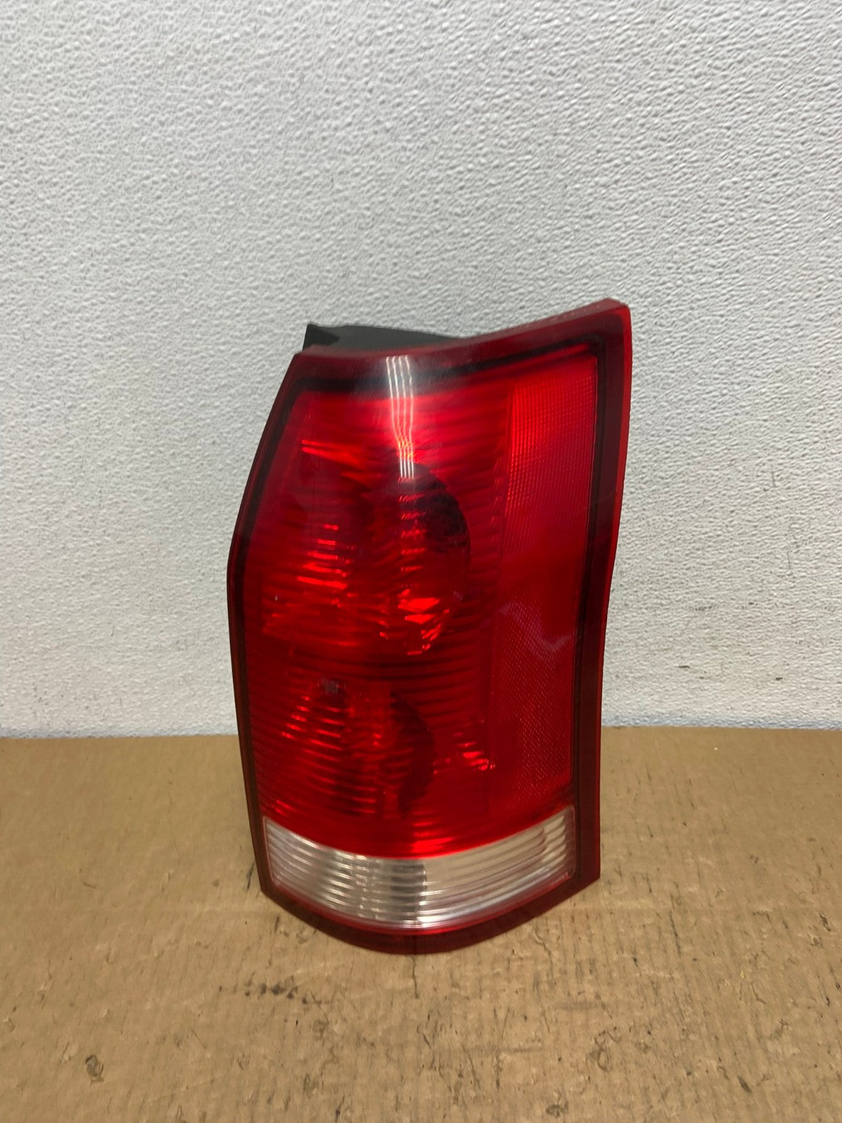 2004 to 2007 Saturn Vue Right Passenger Rh Side Tail Light AC8228 LK0