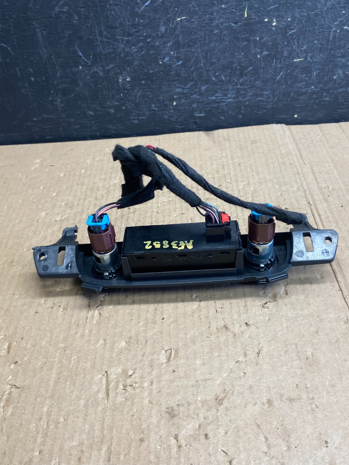 2007 - 2014 Chevrolet Tahoe Yukon Pedal Traction Control Switch ae3852 DG3