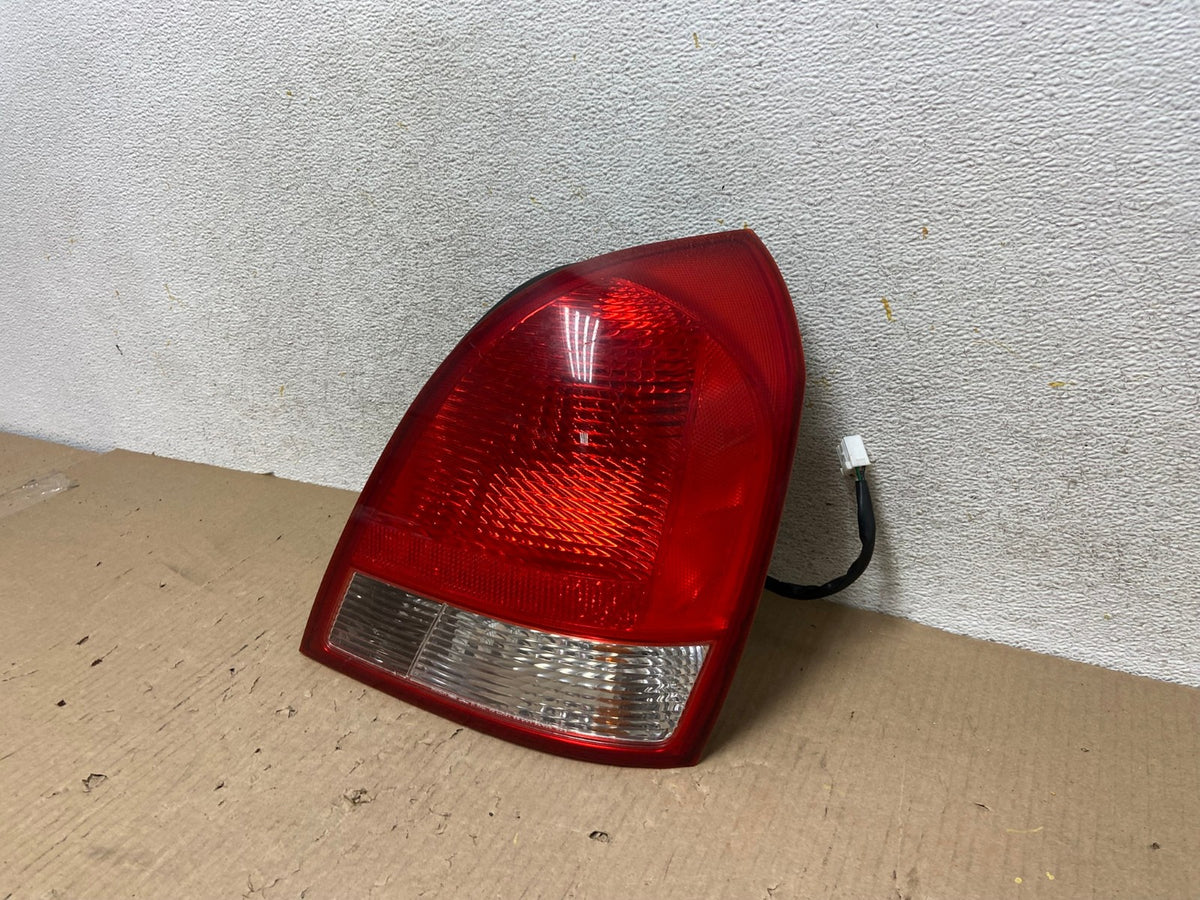 2001 2002 2003 Hyundai Elantra Right Passenger Rh Tail Side Light AH5889 LK2