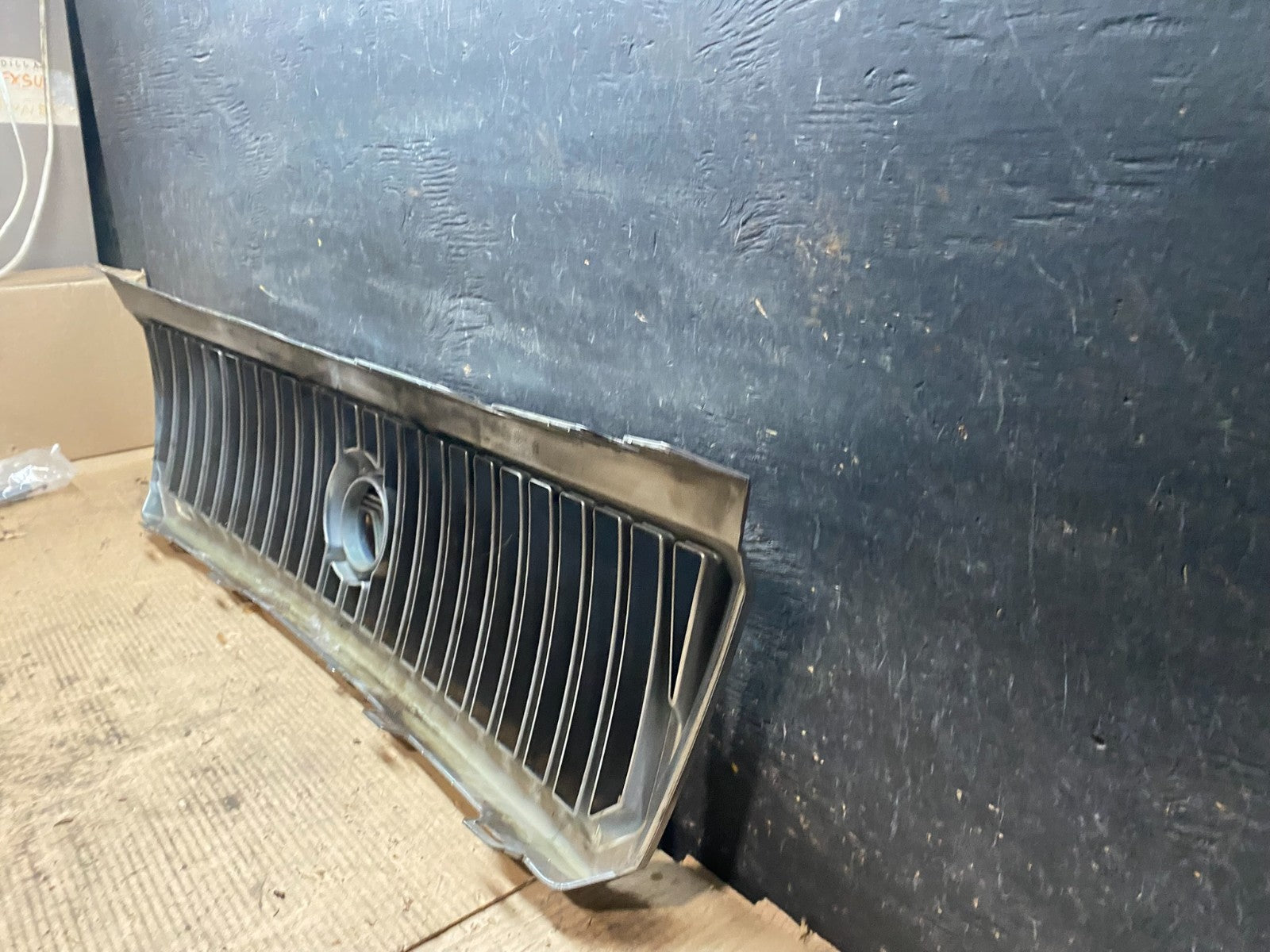 2002 to 2005 Mercury Mountaineer Front Upper Grill Grille Oem V9584 DG9
