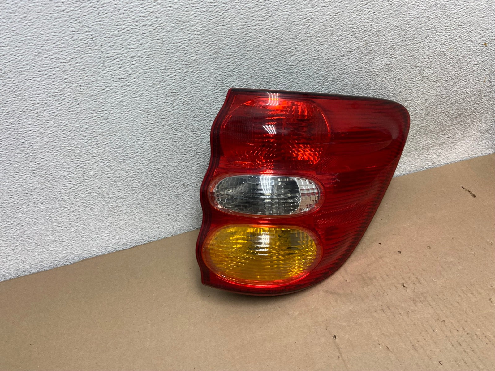 2001 to 2004 Toyota Sequoia Right Passenger Rh Side Tail Light AG6639 LK2