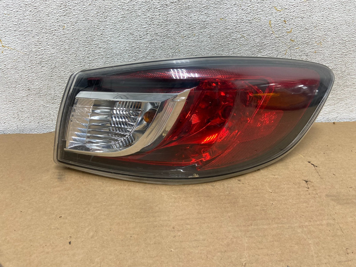 2010 2011 2012 2013 Mazda 3 Right Passenger Rh Side Tail Light AH4439 DW0
