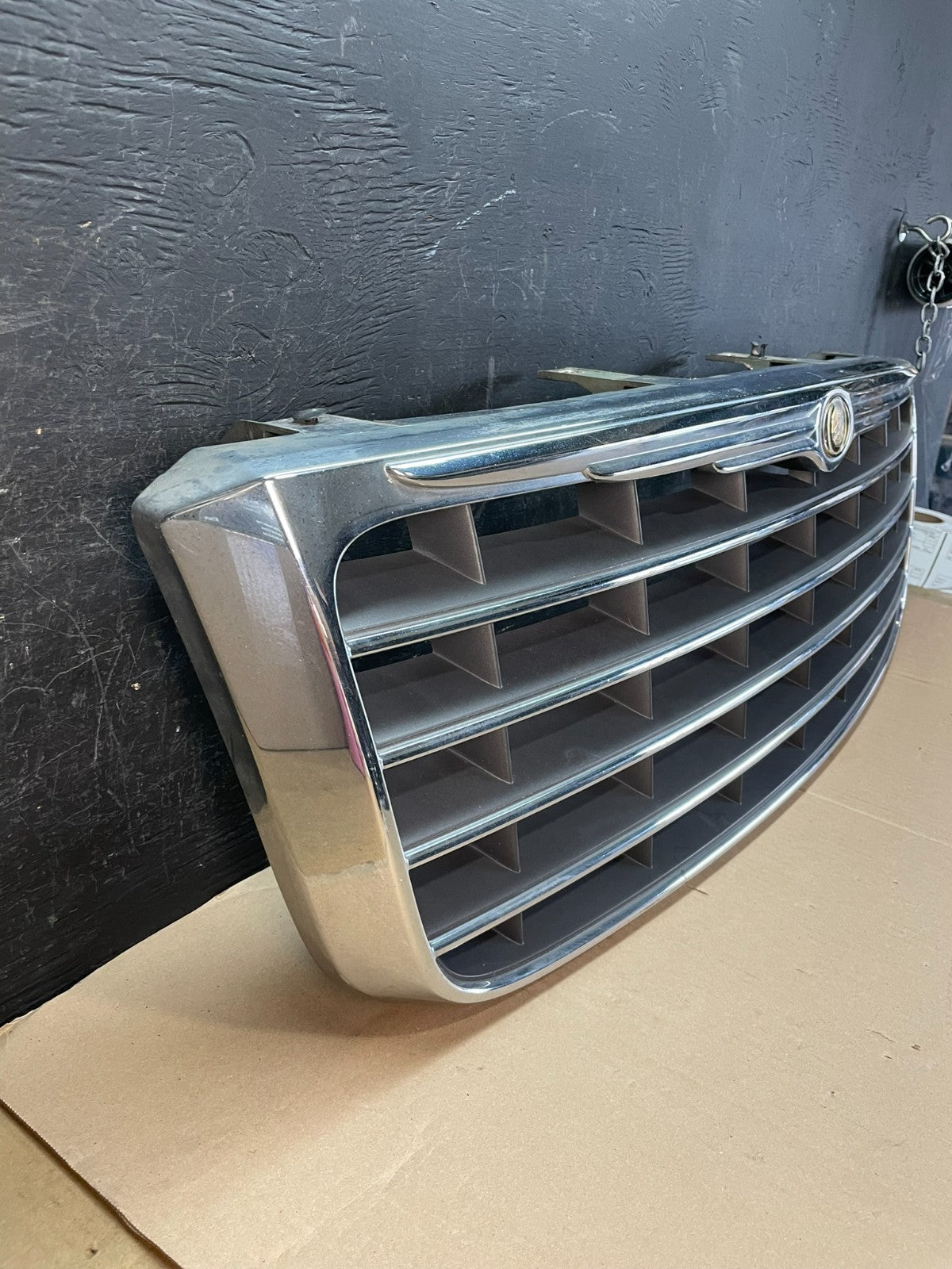 2007 2008 2009 Chrysler Aspen Front Radiator Upper Grill Grille AD8386 DG2