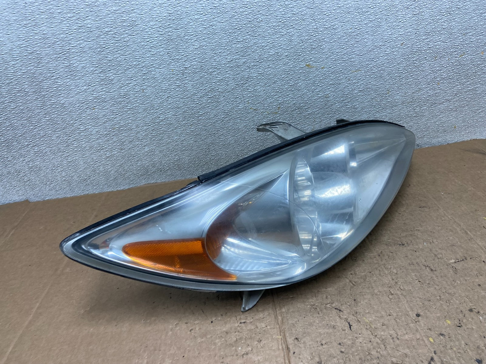 2002 to 2004 Toyota Camry Halogen Headlight Right Passenger Rh OEM AA3856 DW2