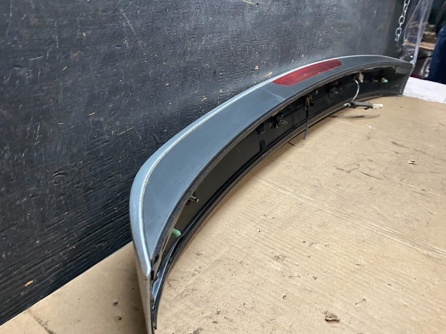2007 to 2009 AUDI Q7 Rear Tailgate Spoiler W/ 3RD Third Brake Light OEM t4150 DG11