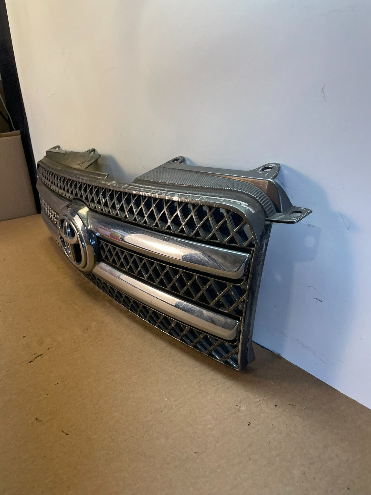 2006 to 2007 Toyota Highlander Front Upper Grille Grill W/ Emblem ah0293 DG1