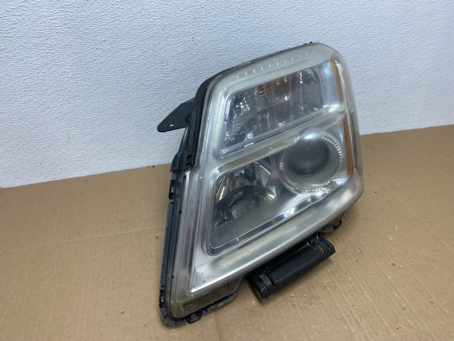 2010 to 2015 GMC Terrain Halogen Left Driver Lh Side Headlight AB8104 DW2