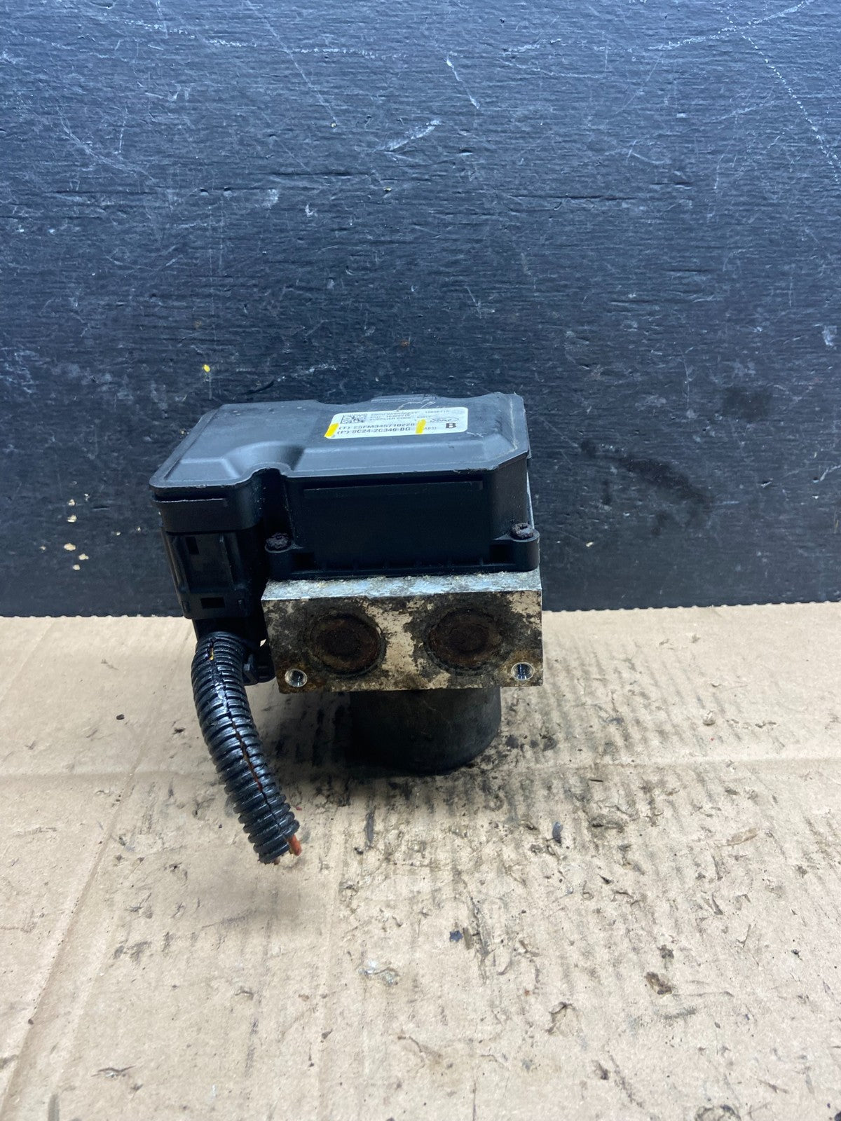 2011 - 2014 Ford E250 E350 Van  ABS Anti Lock Brake Pump Module Oem q6168 DG0