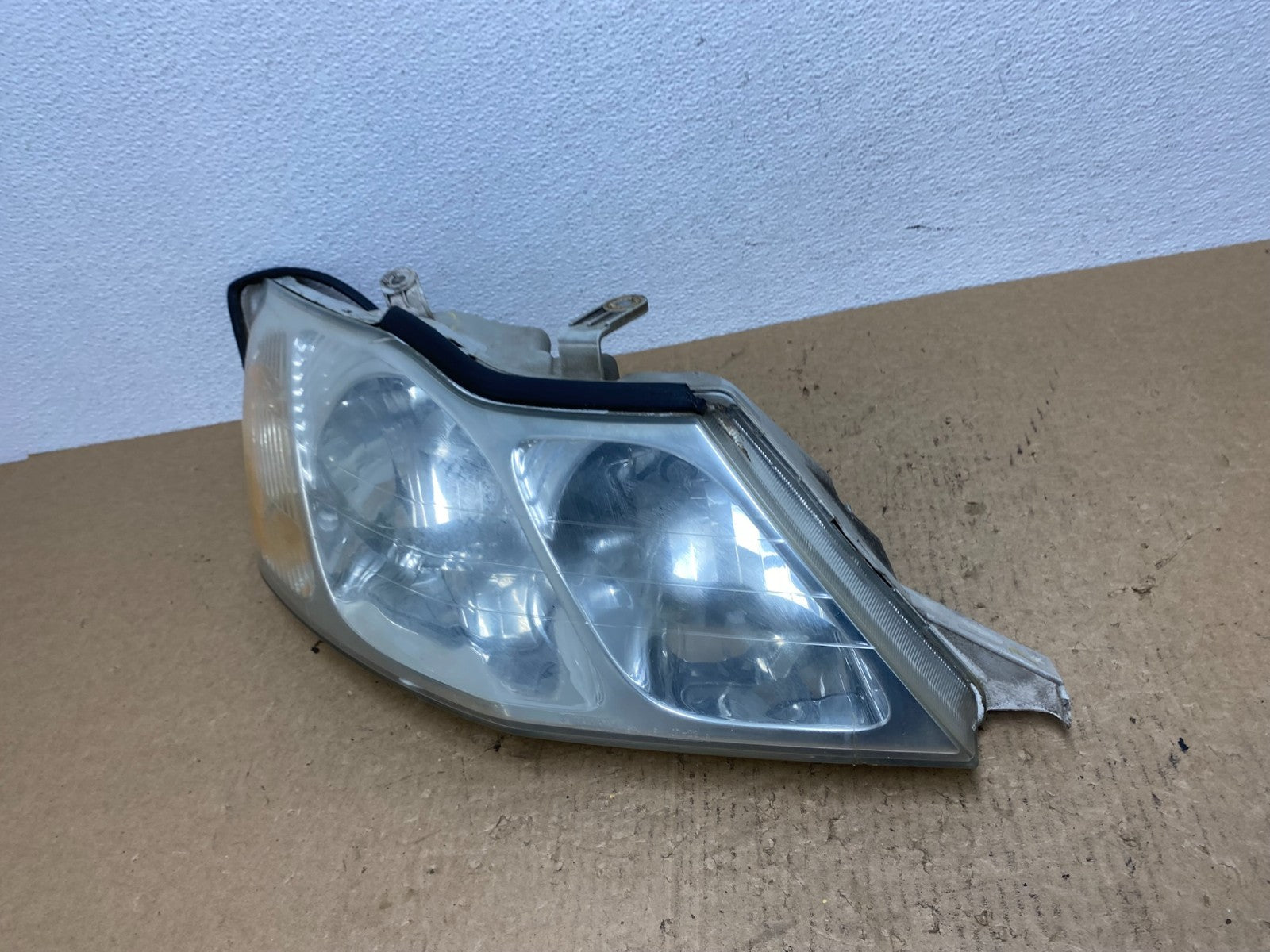 2000-2004 Toyota Avalon Halogen Headlight Right Passenger RH OEM AC1574 DW1
