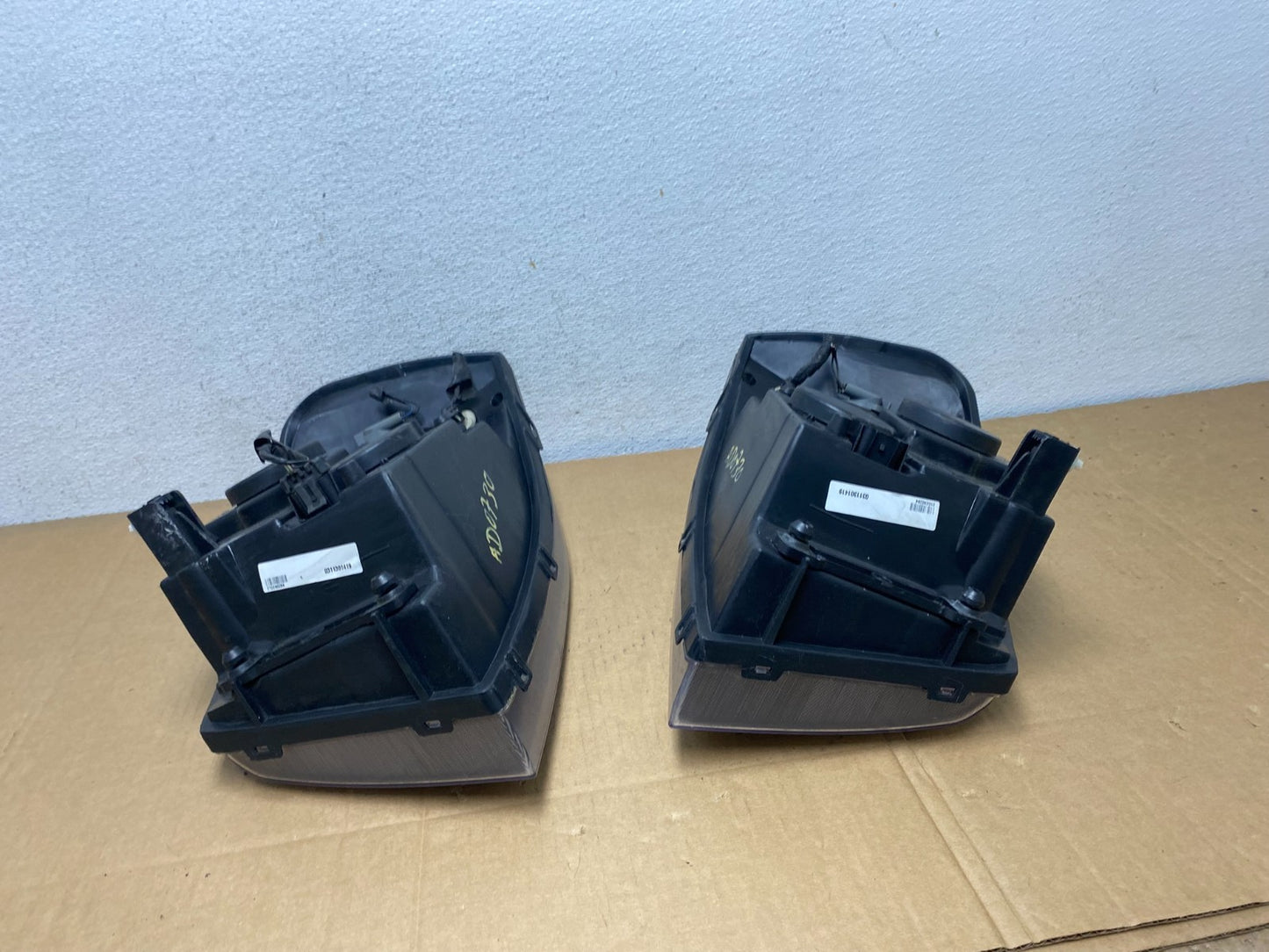 2002 to 2009 Gmc Envoy Left+Right Set Black Headlights Halogen AD0730 DW9