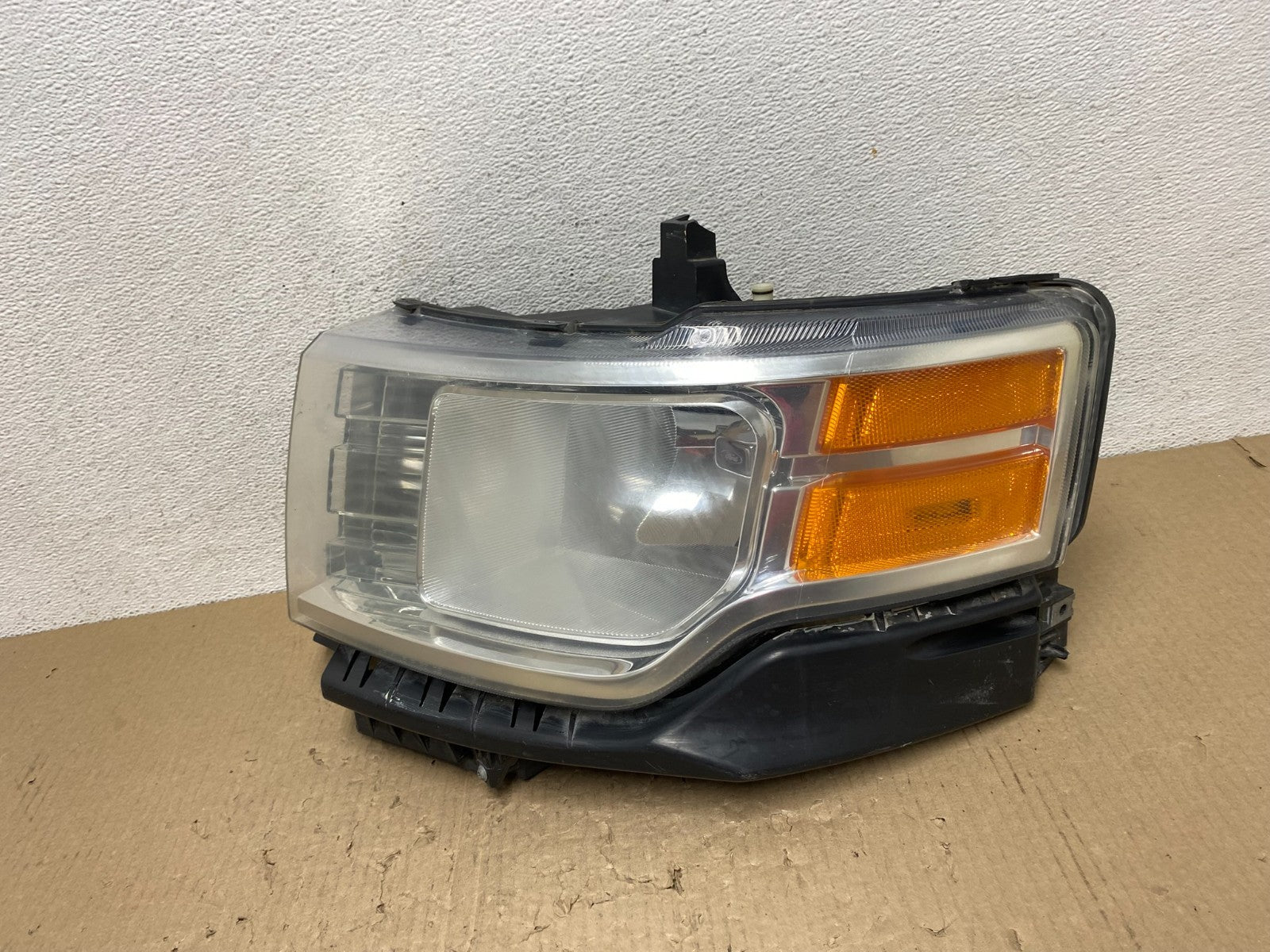 2009 to 2012 Ford Flex Left Driver LH Side Halogen Headlight AE9788 DW0